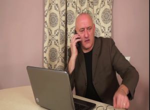 Дядя чиновник трахает свою молодую племянницу